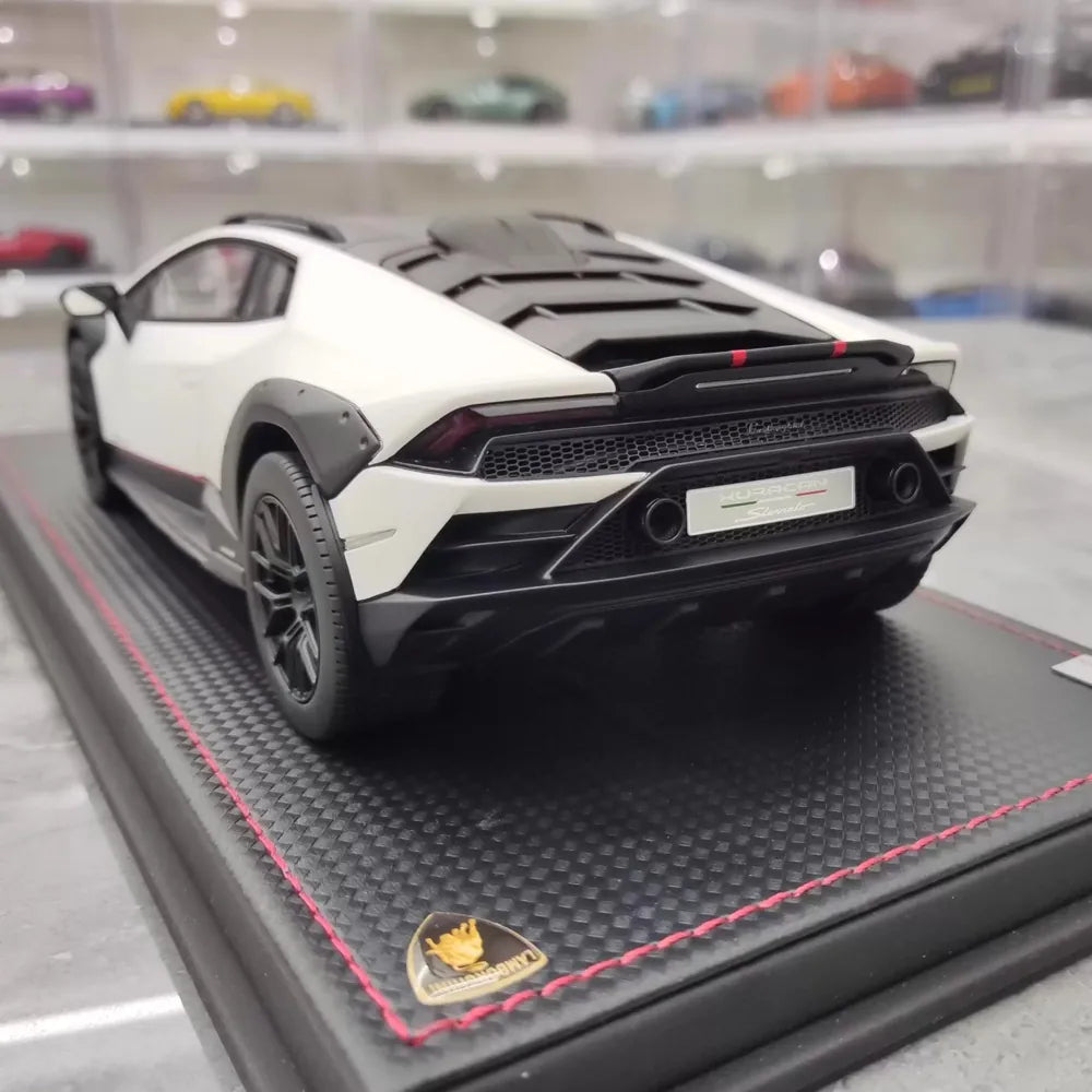 [MR Collection] 1:18 Lamborghini 2022 Huracan Sterrato White Model Car Resin