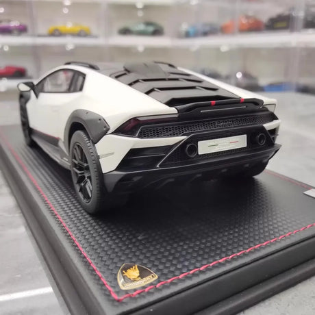 [MR Collection] 1:18 Lamborghini 2022 Huracan Sterrato White Model Car Resin
