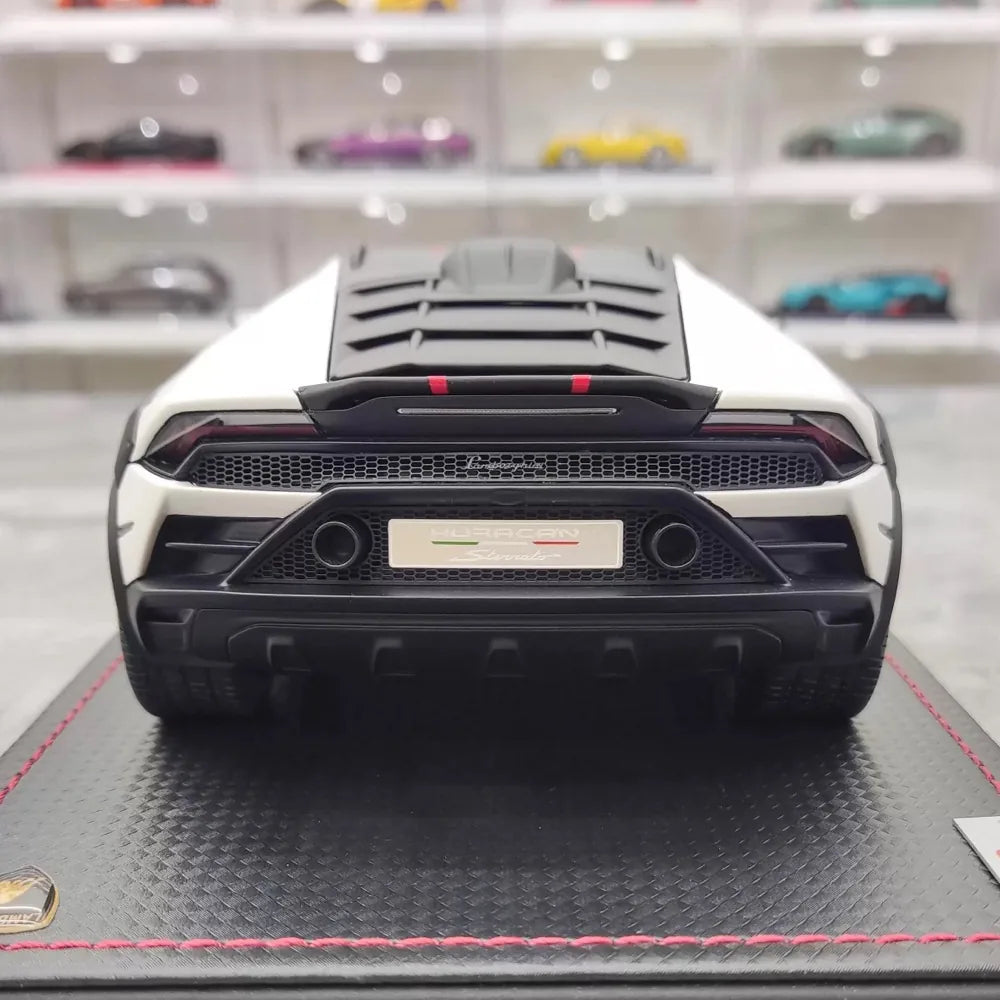 [MR Collection] 1:18 Lamborghini 2022 Huracan Sterrato White Model Car Resin