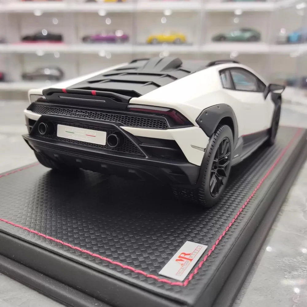 [MR Collection] 1:18 Lamborghini 2022 Huracan Sterrato White Model Car Resin