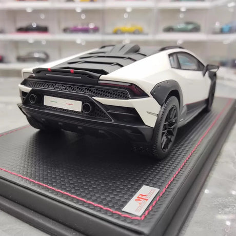 [MR Collection] 1:18 Lamborghini 2022 Huracan Sterrato White Model Car Resin