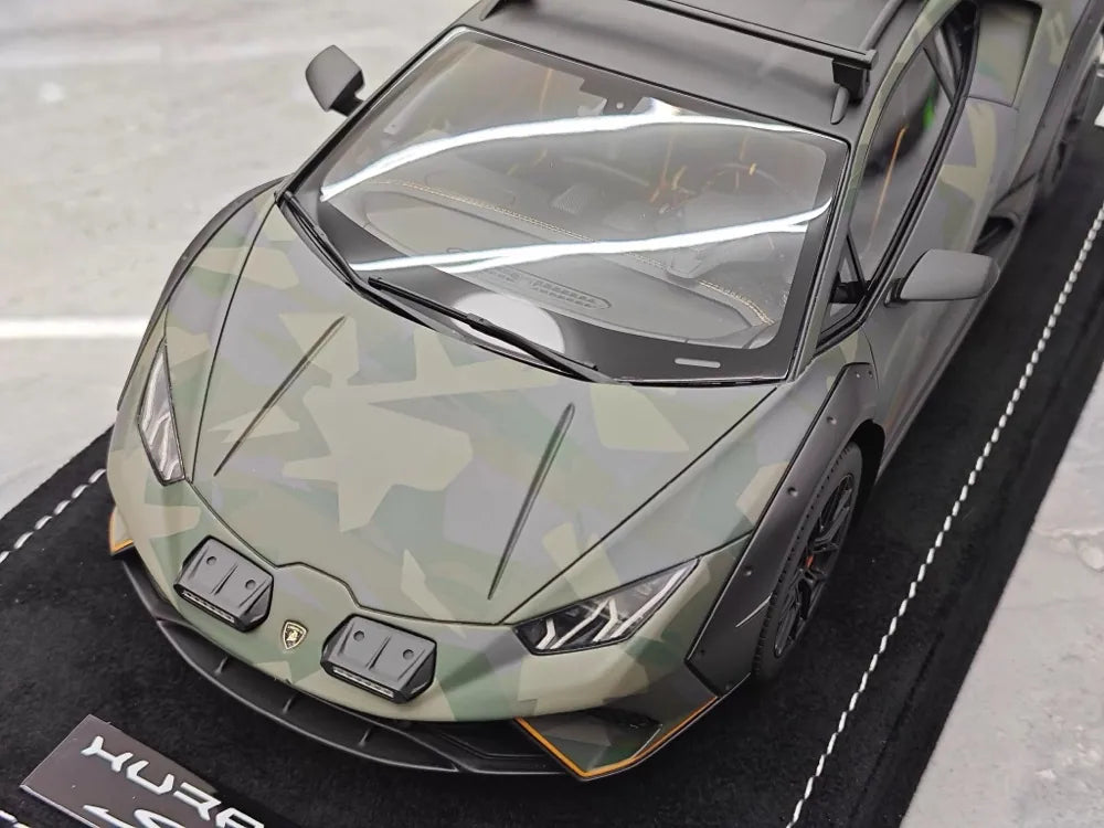 [MR Collection] 1:18 Lamborghini 2023 Huracan Sterrato Green Model Car Resin