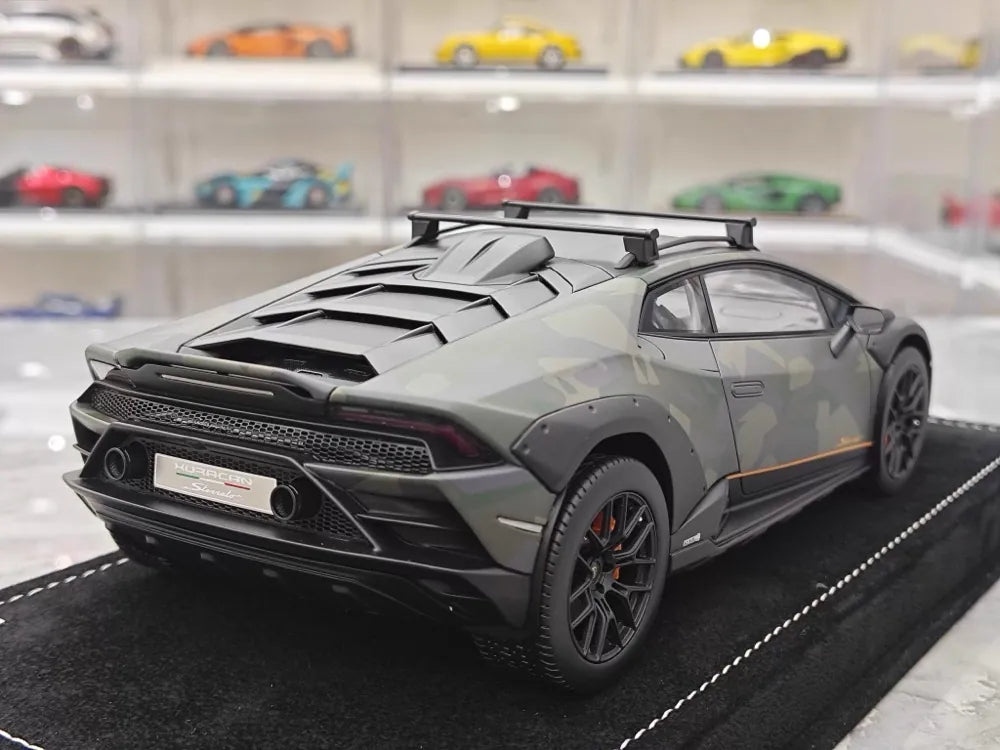[MR Collection] 1:18 Lamborghini 2023 Huracan Sterrato verde modellino di auto resina