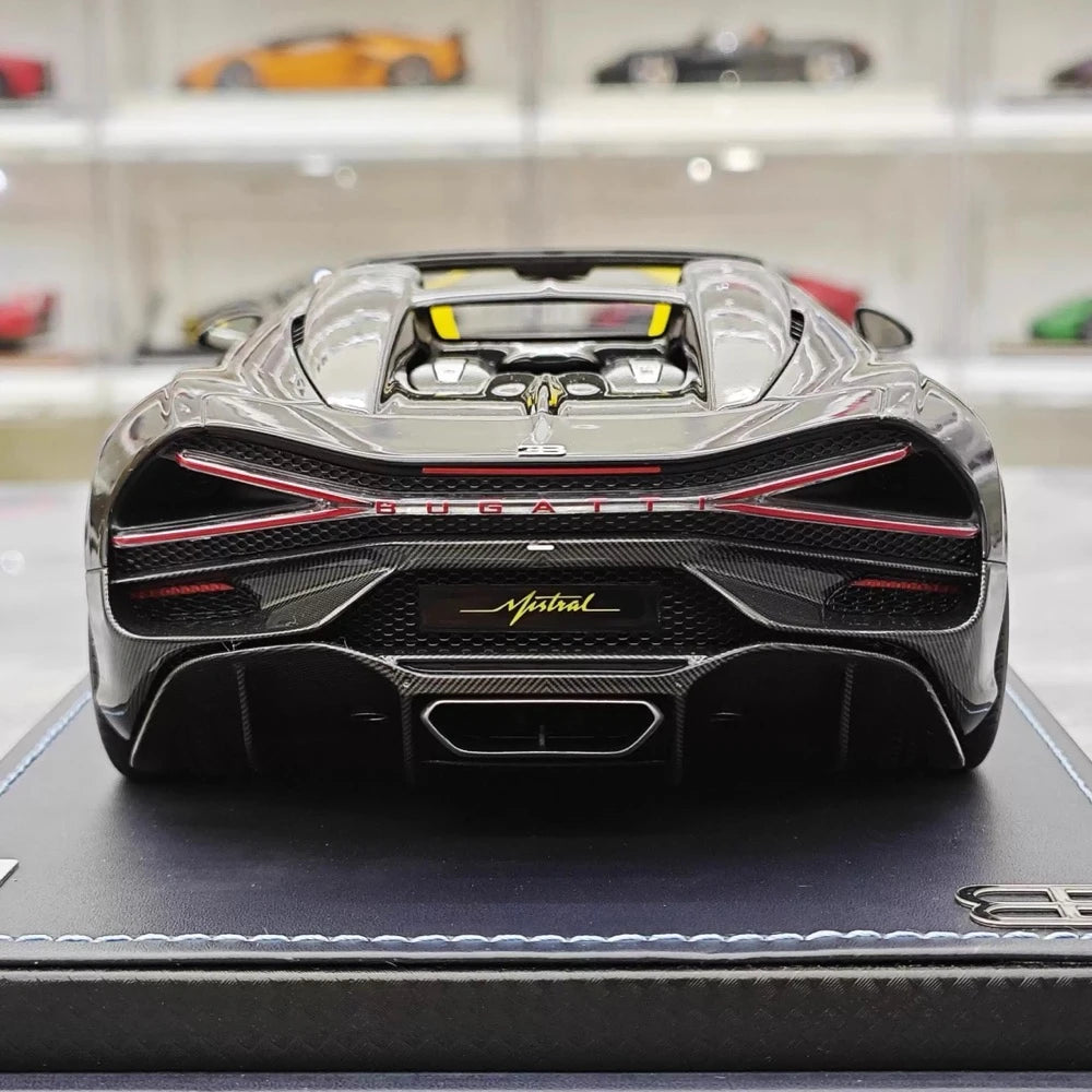 [MR Collection] 1:18 Bugatti W16 Mistral Roadster Black Model Car Resin