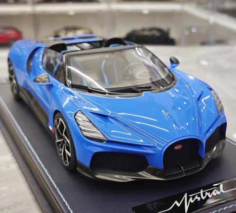 [MR Collection] 1:18 Bugatti W16 Mistral Roadster Blue Model Car Resin