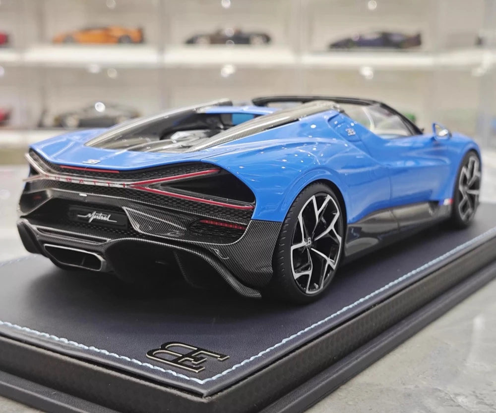 [MR Collection] 1:18 Bugatti W16 Mistral Roadster Blue Model Car Resin