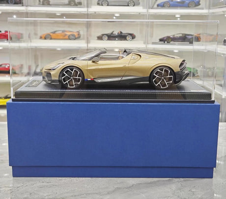 [MR Collection] 1:18 Bugatti W16 Mistral Roadster Gold Model Car Resin