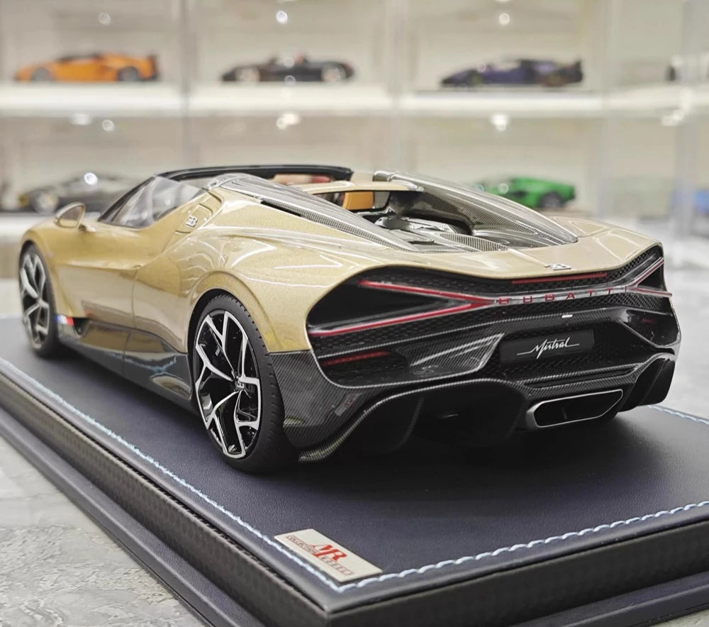 [MR Collection] 1:18 Bugatti W16 Mistral Roadster Gold Model Car Resin