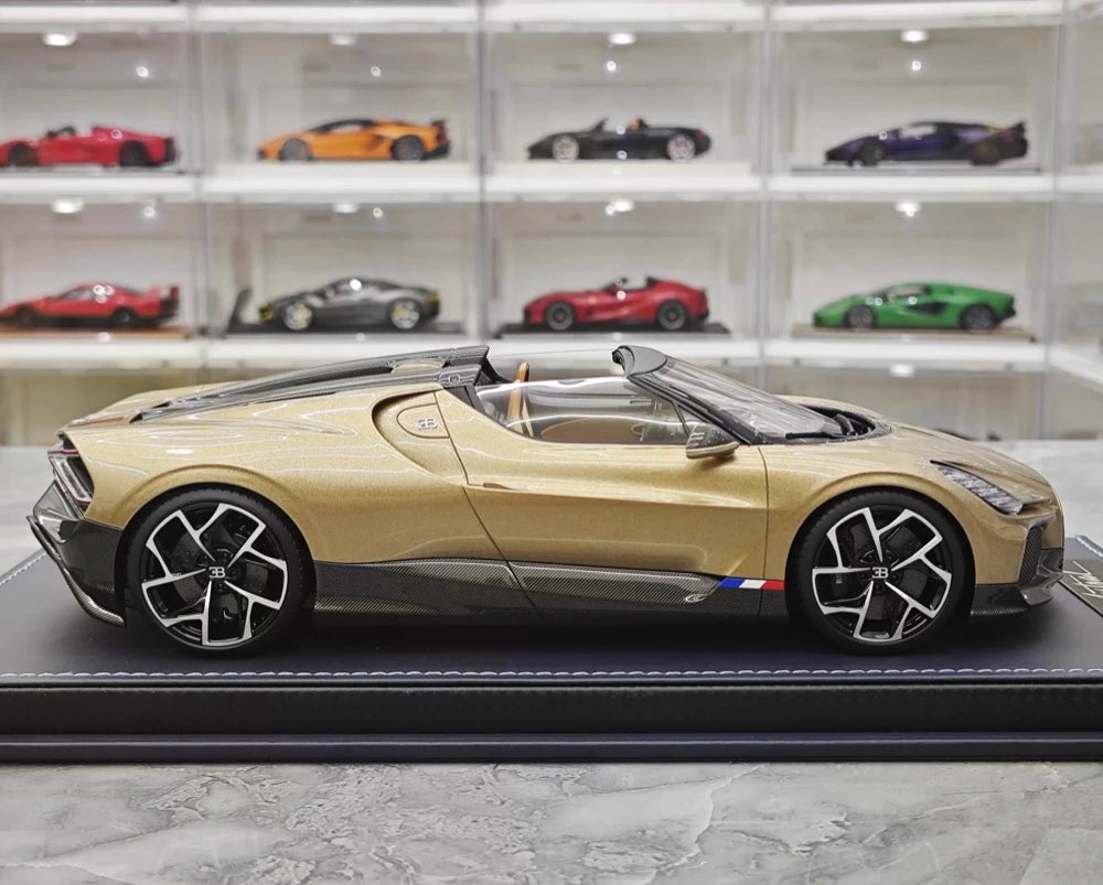 [MR Collection] 1:18 Bugatti W16 Mistral Roadster Gold Model Car Resin