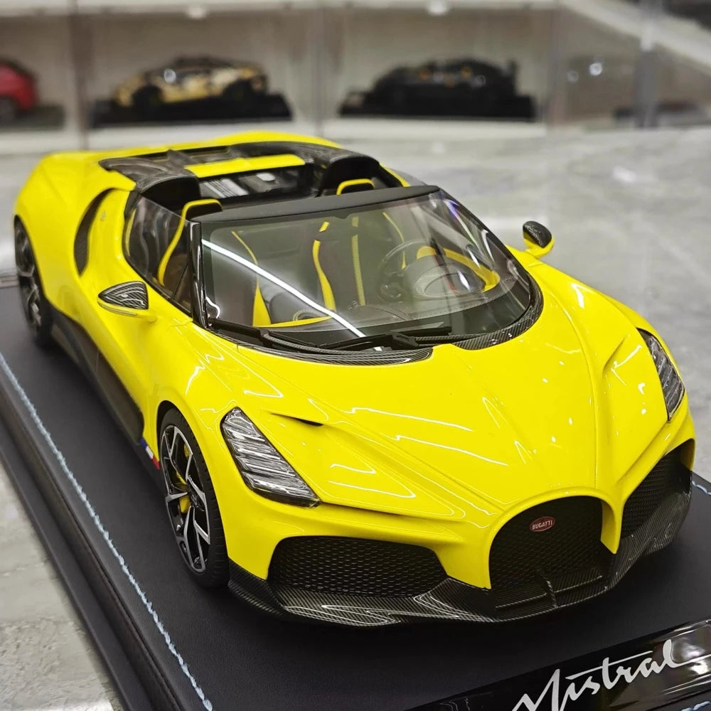 [MR Collection] 1:18 Bugatti W16 Mistral Roadster Yellow Model Car Resin