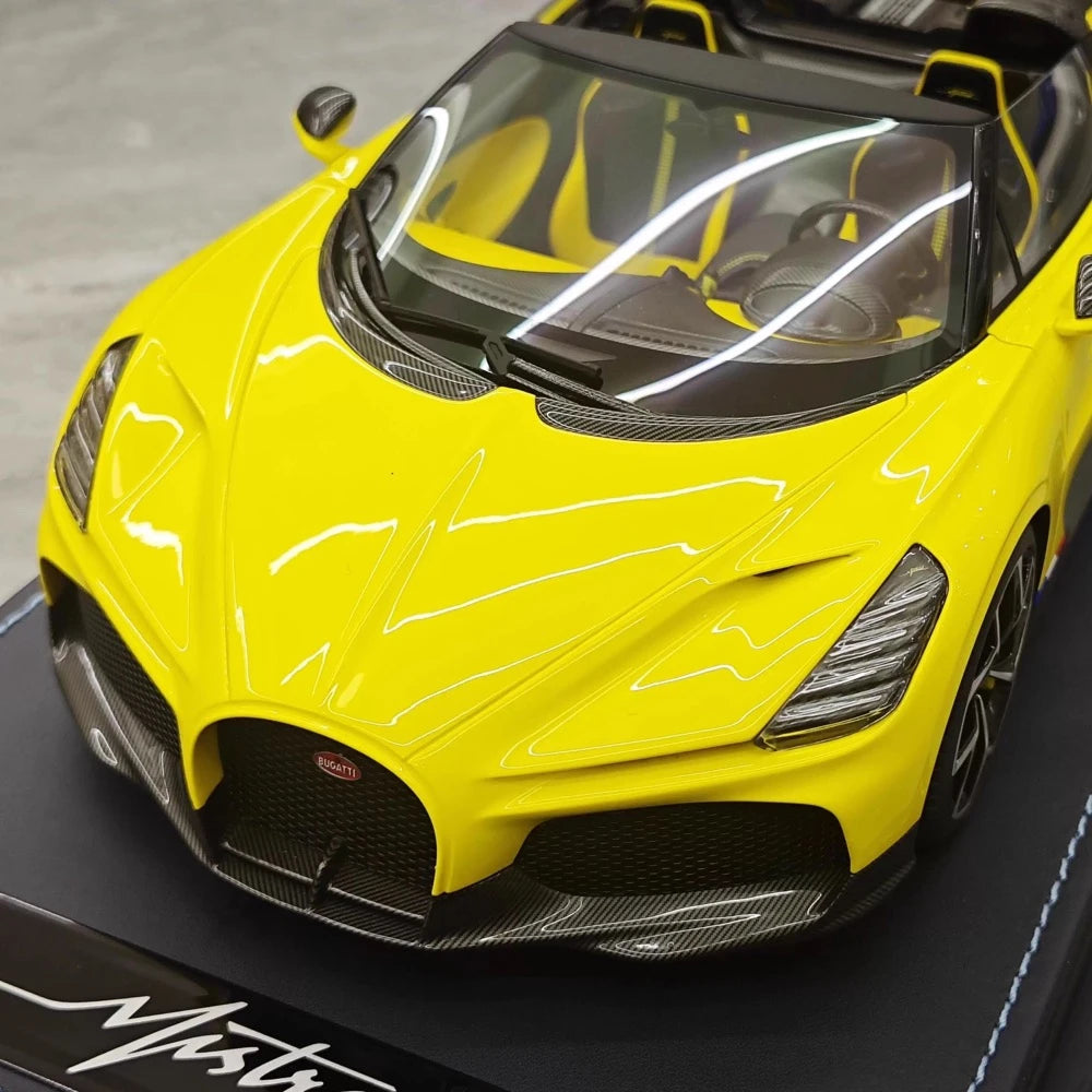 [MR Collection] 1:18 Bugatti W16 Mistral Roadster Yellow Model Car Resin
