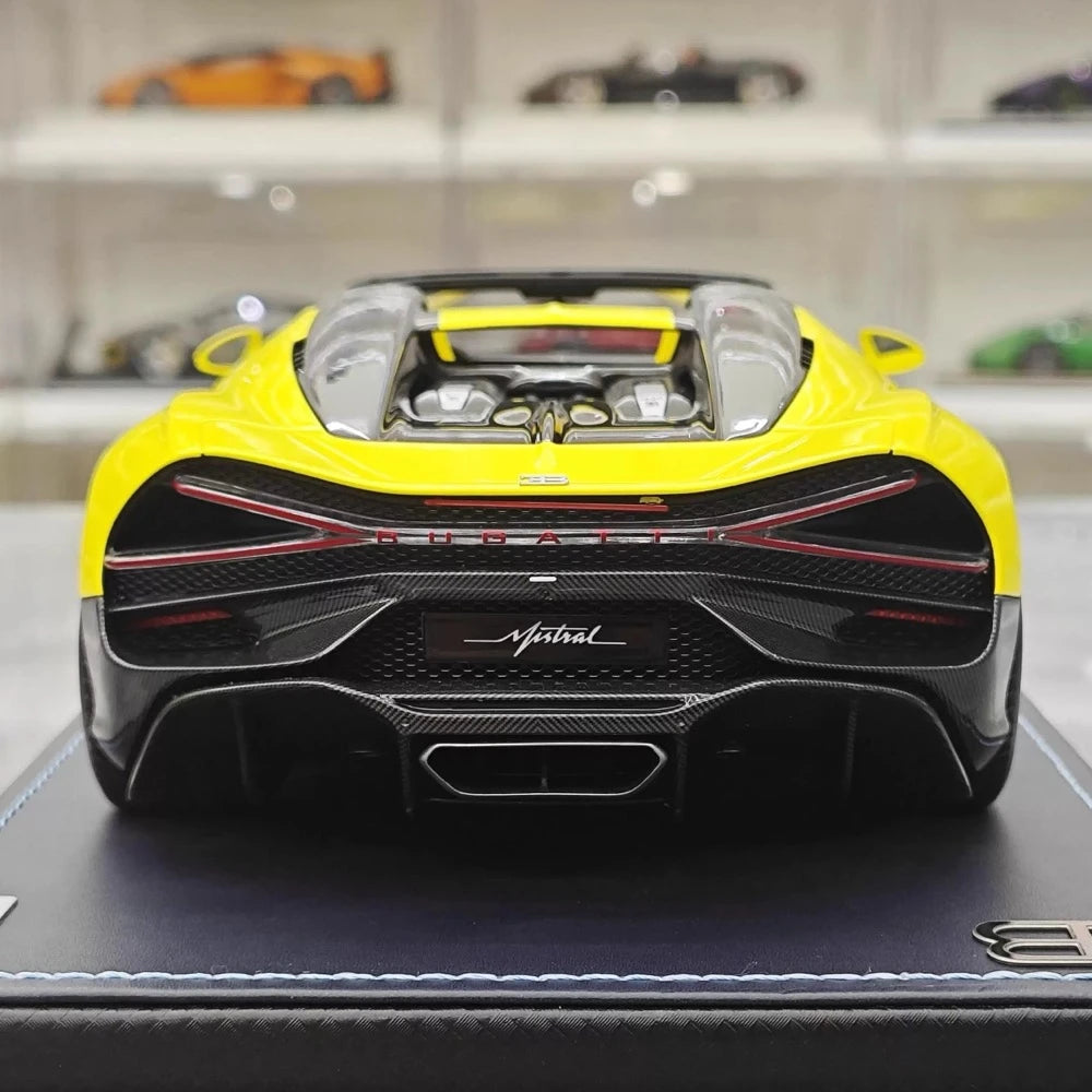 [MR Collection] 1:18 Bugatti W16 Mistral Roadster Yellow Model Car Resin