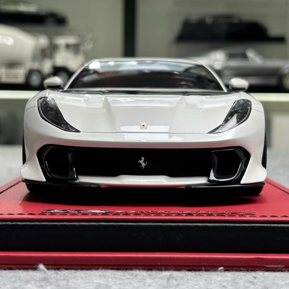 [MR Collection] 1:18 Ferrari 2021 812 Competizione bianco modellino di auto resina