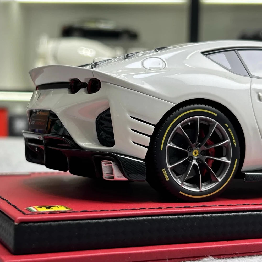 [MR Collection] 1:18 Ferrari 2021 812 Competizione bianco modellino di auto resina