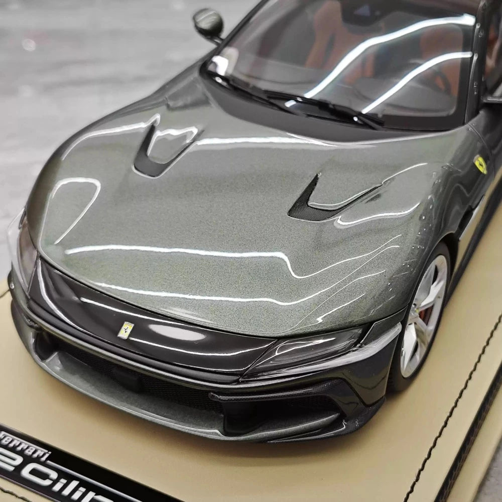[MR Collection] 1:18 Ferrari 2024 12Cilindri verde modellino di auto resina