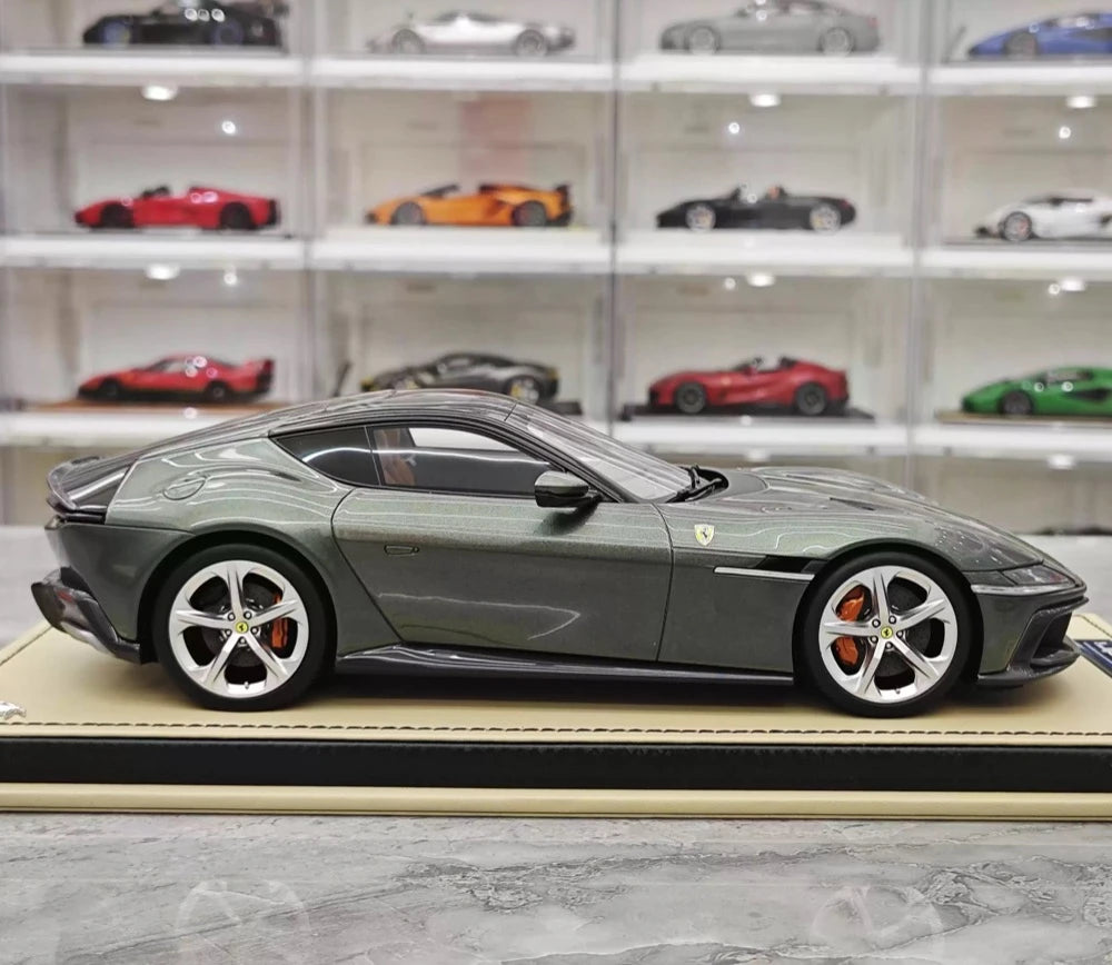 [MR Collection] 1:18 Ferrari 2024 12Cilindri verde modellino di auto resina