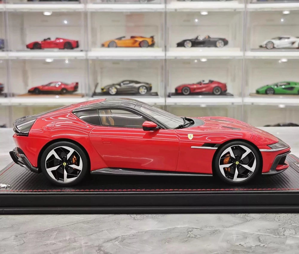 [MR Collection] 1:18 Ferrari 2024 12Cilindri punainen pienoismalli Hartsi
