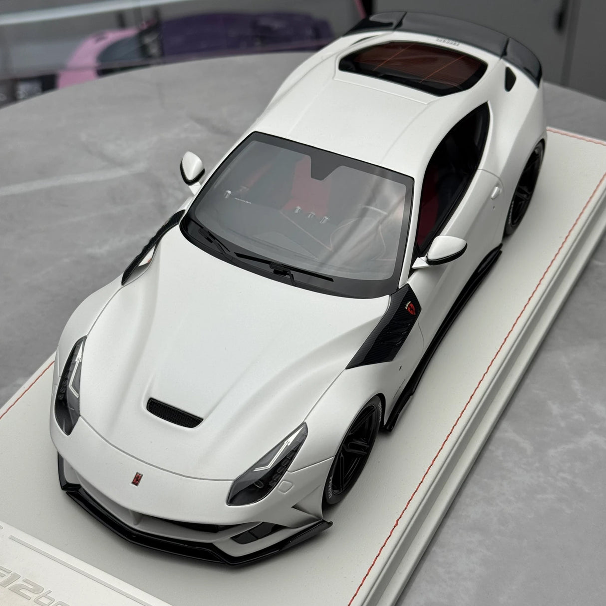 MW Modell Ferrari 2013 F12 Berlinetta Mansory Stallone White 1:18 – Sammelobjekt-Resin-Modellharz