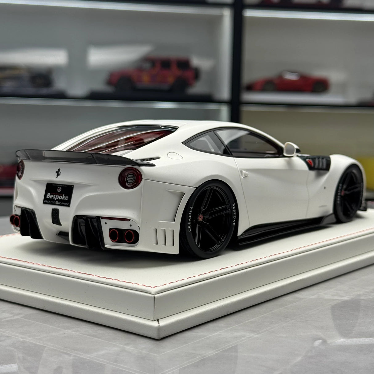 MW Modell Ferrari 2013 F12 Berlinetta Mansory Stallone White 1:18 – Sammelobjekt-Resin-Modellharz