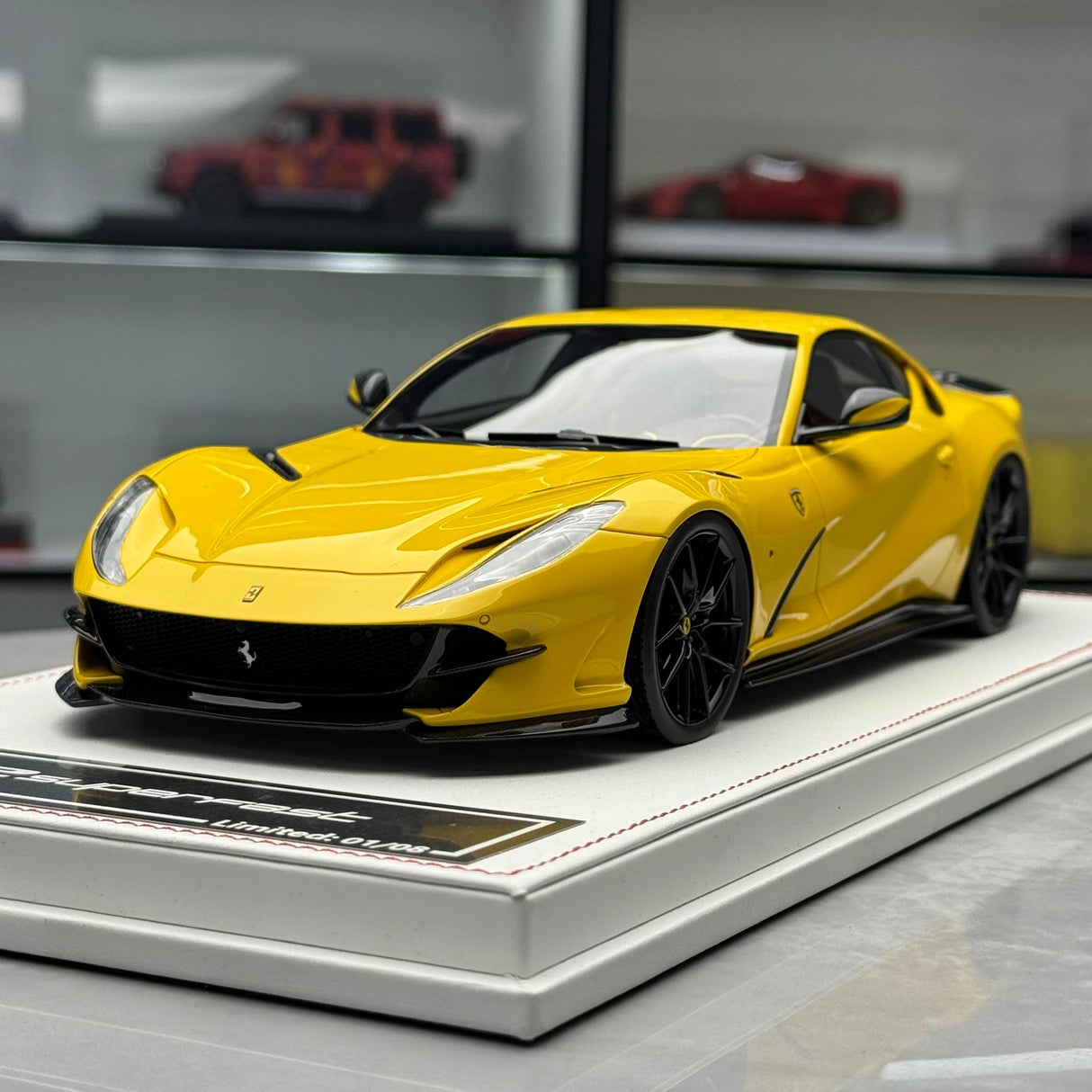 MW Modell Ferrari 2017 812 Superfast Novitec Yellow 1:18 – Sammelobjekt-Harz-Modellharz