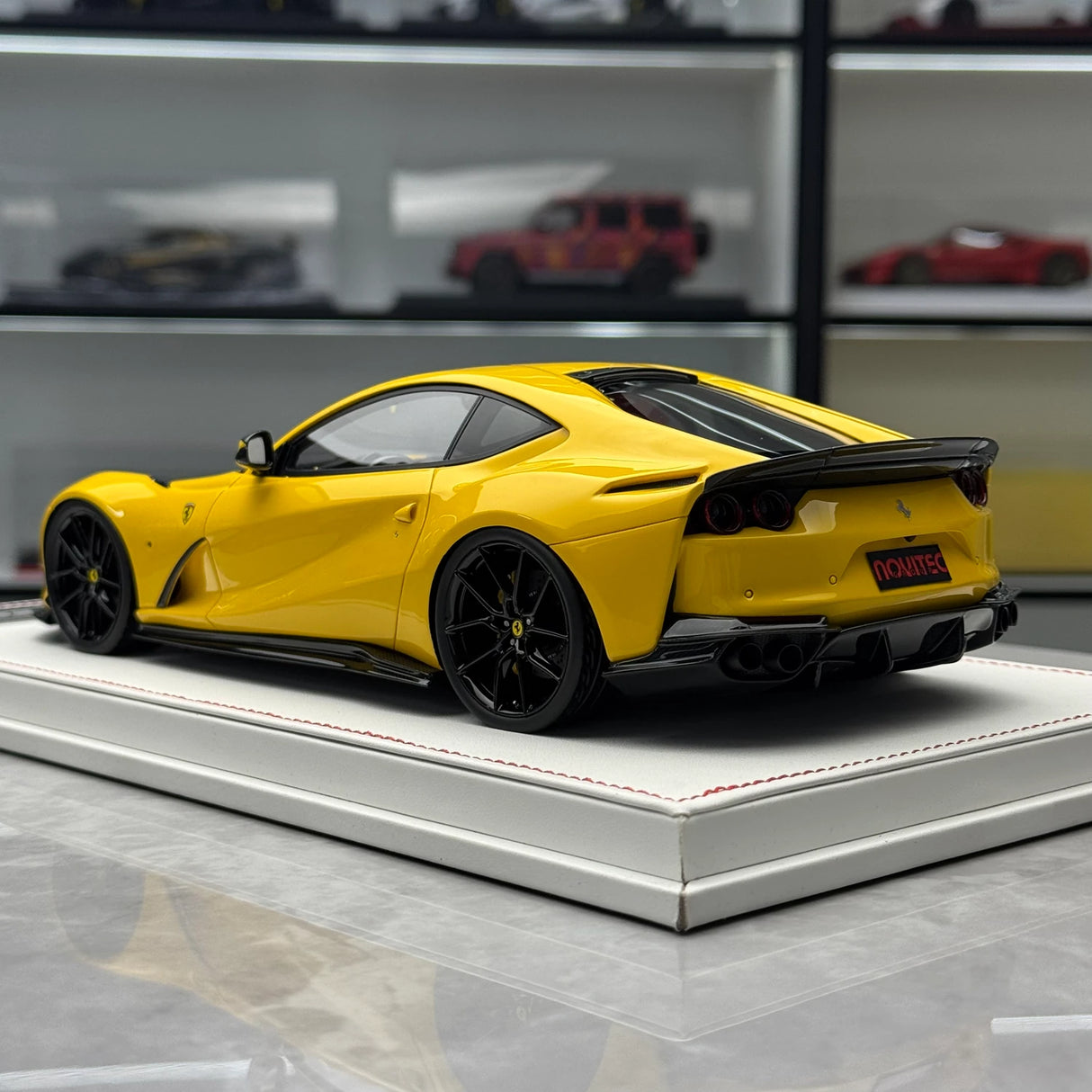 MW Modell Ferrari 2017 812 Superfast Novitec Yellow 1:18 – Sammelobjekt-Harz-Modellharz
