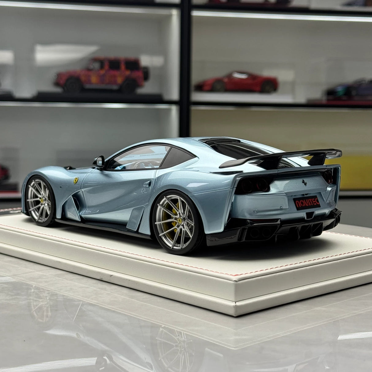 MW Modell Ferrari 2019 812 Superfast Novitec N-Largo Ice Blue 1:18 – Sammelobjekt-Harz-Modellharz