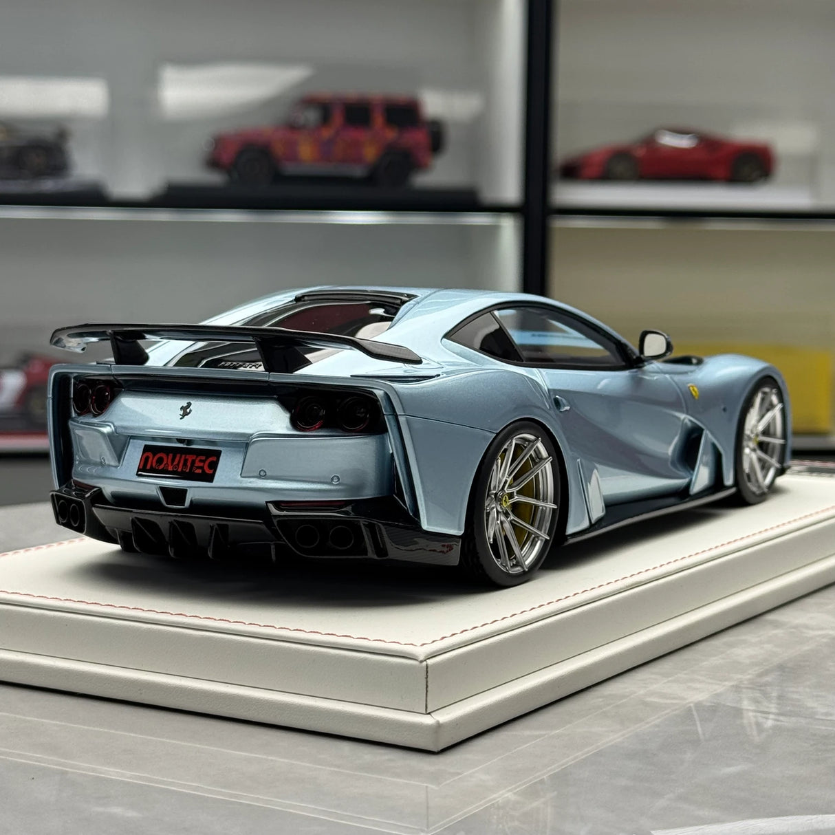 MW Modell Ferrari 2019 812 Superfast Novitec N-Largo Ice Blue 1:18 – Sammelobjekt-Harz-Modellharz