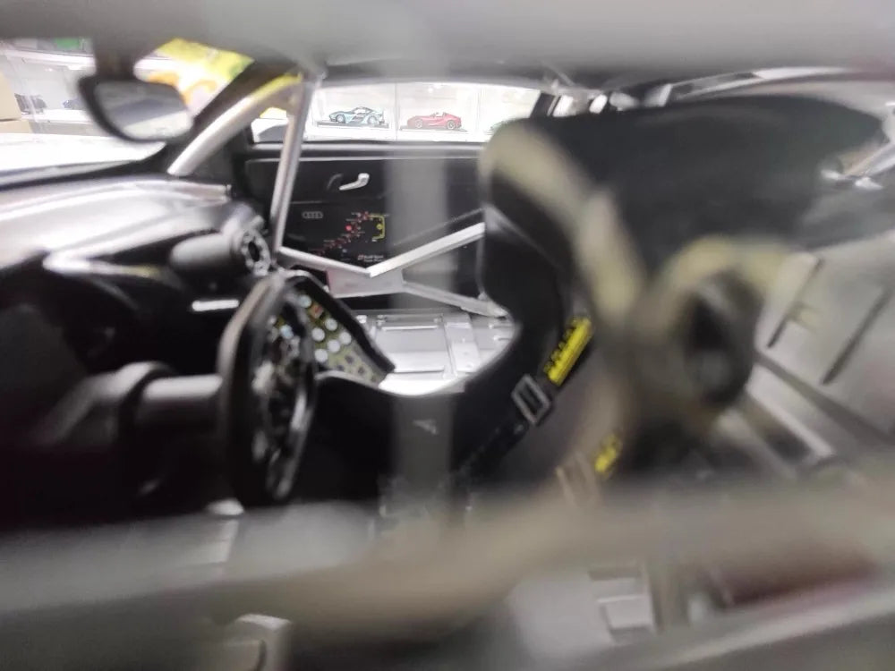 [NA] 1:18 Audi 2015 R8 LMS Macau GT Cup #30 M.Lee Resin Limited