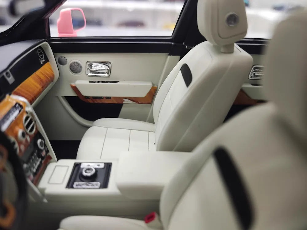 [NCM] 1:18 Rolls-Royce 2018 Cullinan Pink Pig Model Car Resin