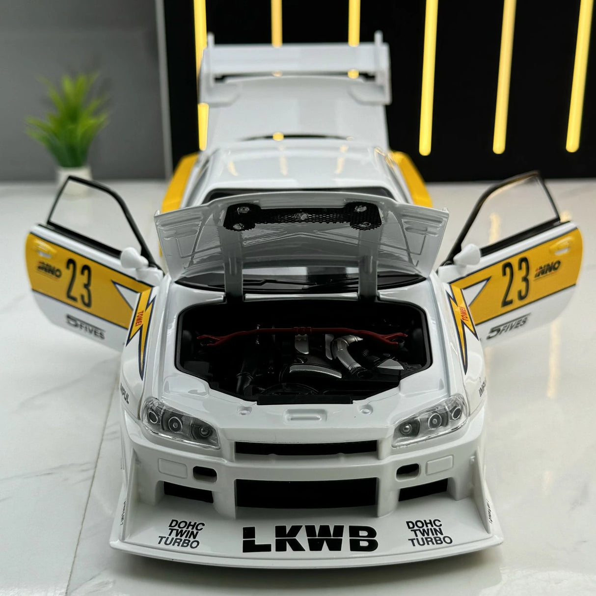 Nissan 1999 Skyline GT-R R34 LBWK wit #23 1:24 diecast displaymodel - aanzicht 2