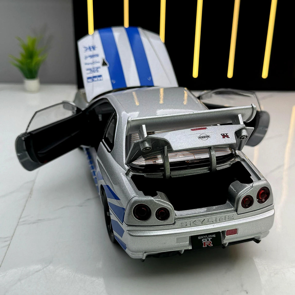 Nissan 1999 Skyline GT-R R34 zilver 1:24 – diecast displaymodel
