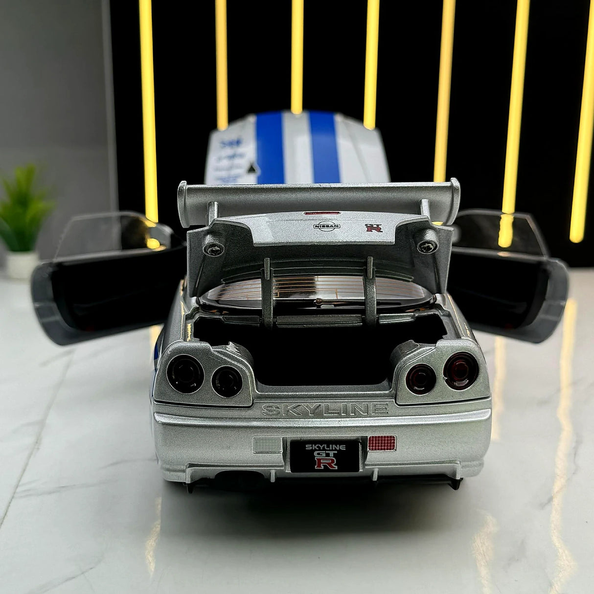 Nissan 1999 Skyline GT-R R34 zilver 1:24 – diecast displaymodel