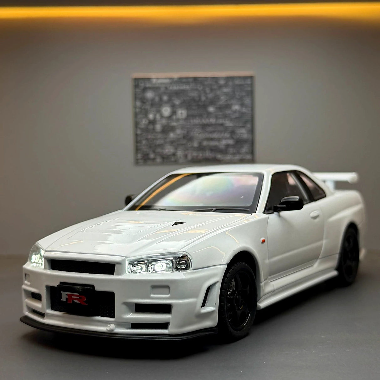 Nissan 1999 Skyline GT-R R34 wit 1:24 – diecast displaymodel