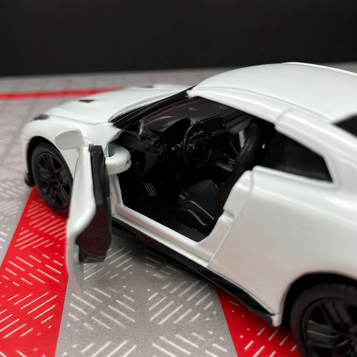 Nissan 2007 GT-R R35 أبيض 1:36 – نموذج عرض معدني مصبوب
