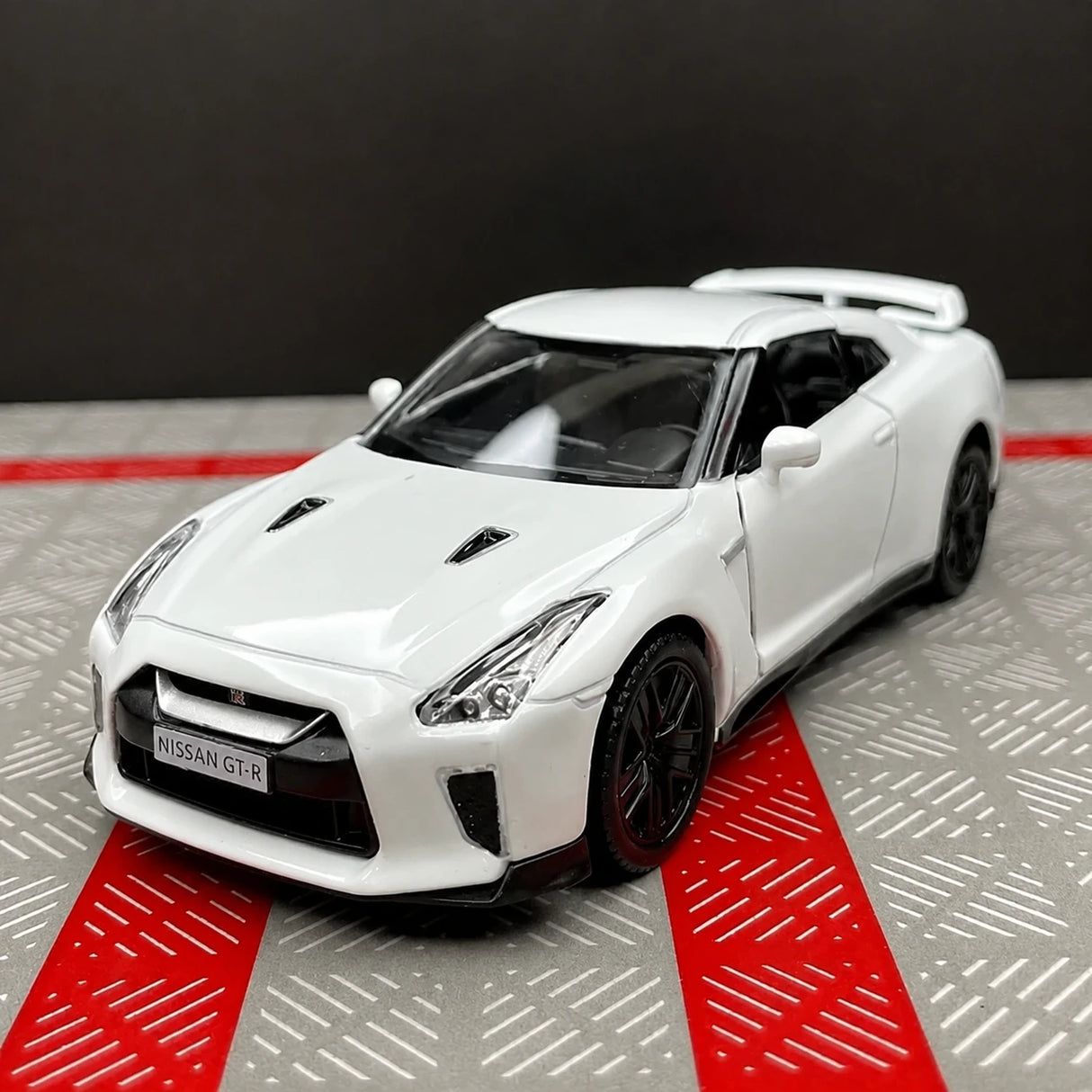 Nissan 2007 GT-R R35 أبيض 1:36 – نموذج عرض معدني مصبوب
