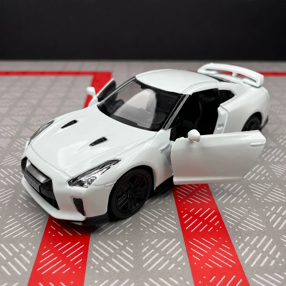 Nissan 2007 GT-R R35 أبيض 1:36 – نموذج عرض معدني مصبوب