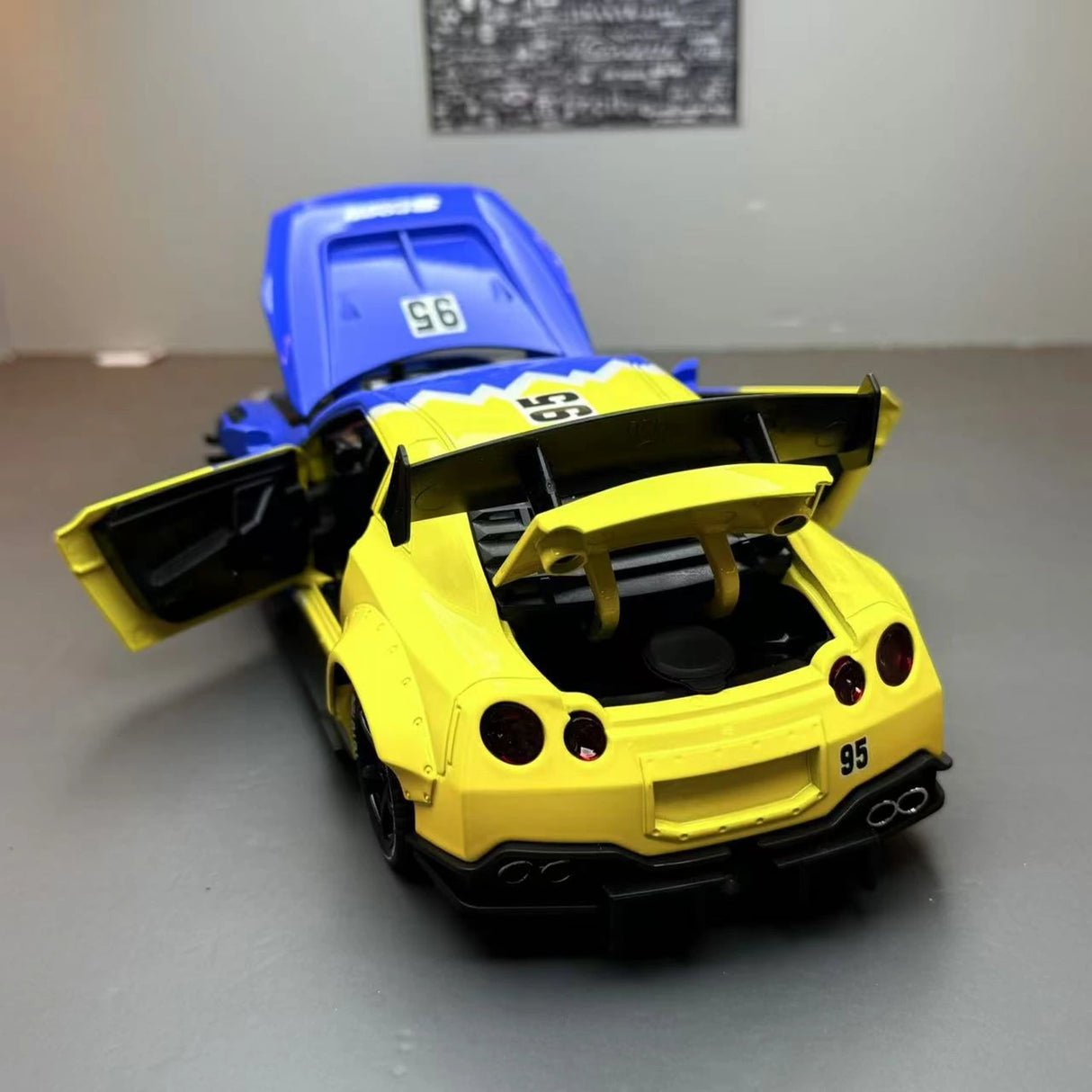 Nissan 2017 GT-R R35 blauw 1:24 – diecast displaymodel
