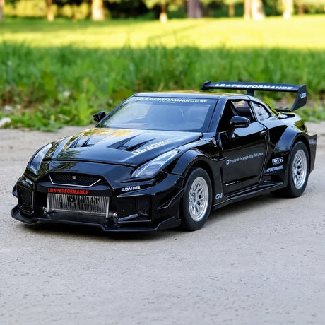 Nissan 2017 GT-R R35 LB Performance svart 1:32 – pressgjuten visningsmodell