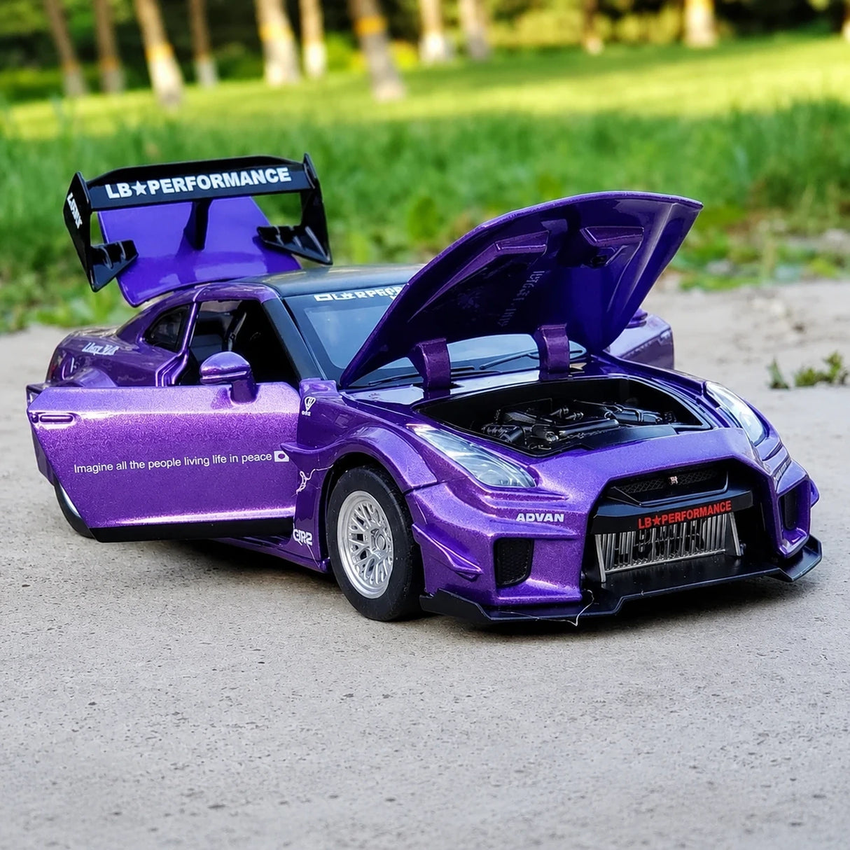 Nissan 2017 GT-R R35 LB Performance lila 1:32 – pressgjuten visningsmodell