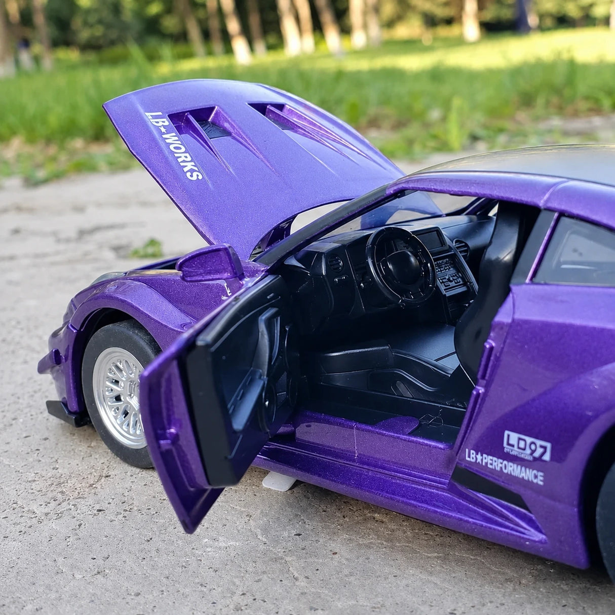 Nissan 2017 GT-R R35 LB Performance lila 1:32 – pressgjuten visningsmodell