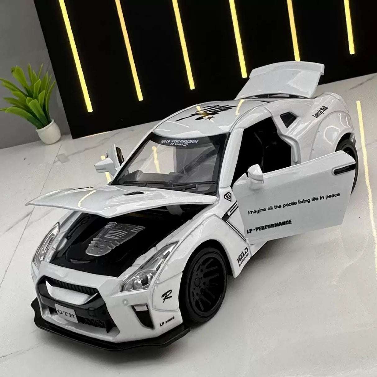 Nissan 2017 GT-R R35 LP Works White 1:32 – Druckguss-Display-Modell, Druckguss