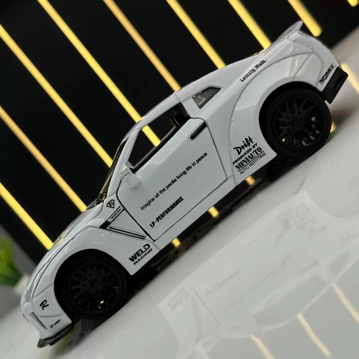 Nissan 2017 GT-R R35 LP Works White 1:32 – Druckguss-Display-Modell, Druckguss