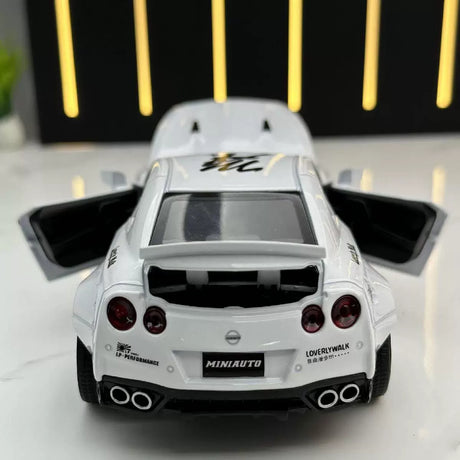 Nissan 2017 GT-R R35 LP Works White 1:32 – Druckguss-Display-Modell, Druckguss