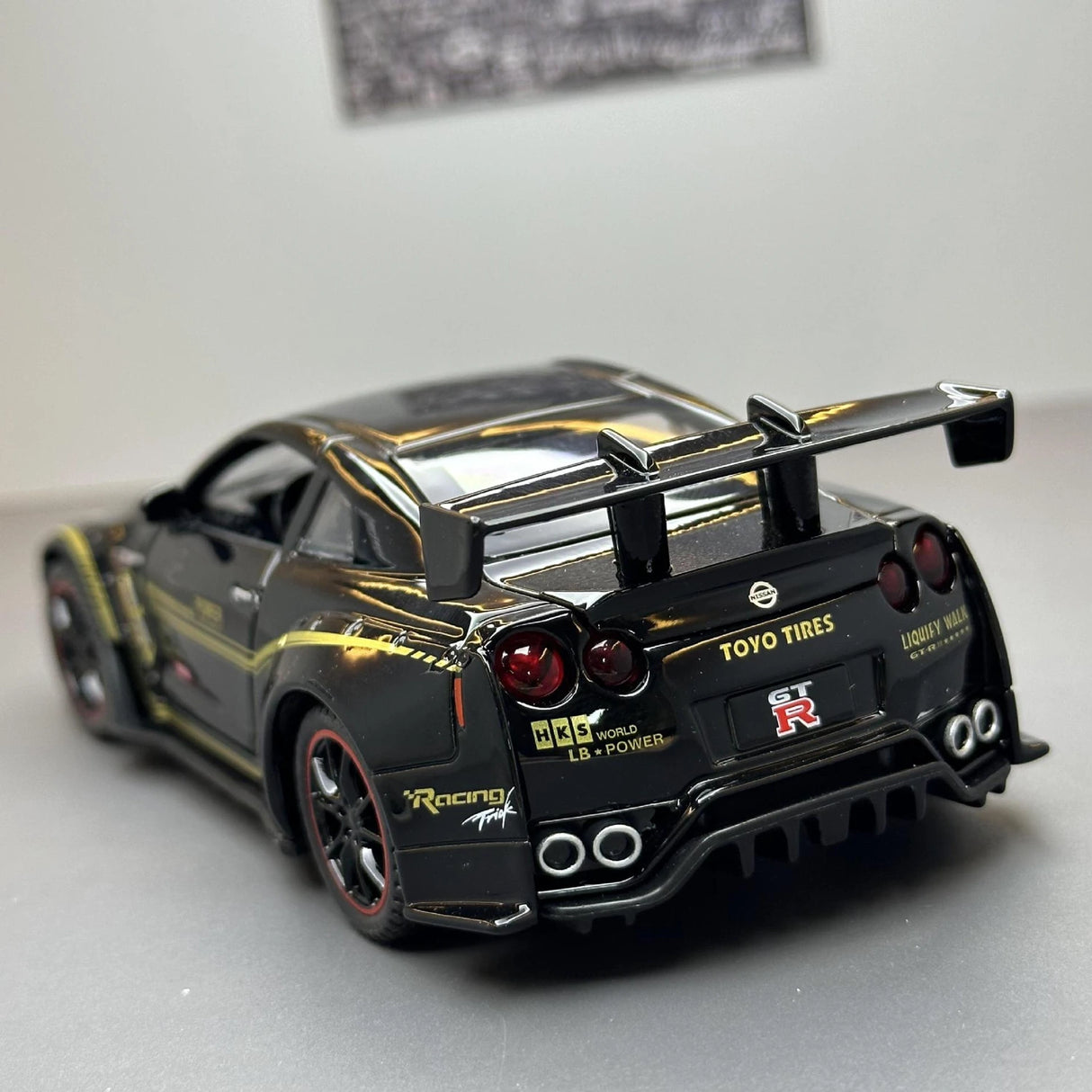 Nissan 2017 GT-R R35 Nismo Schwarze 1:32 – Druckguss-Display-Modell in Druckguss