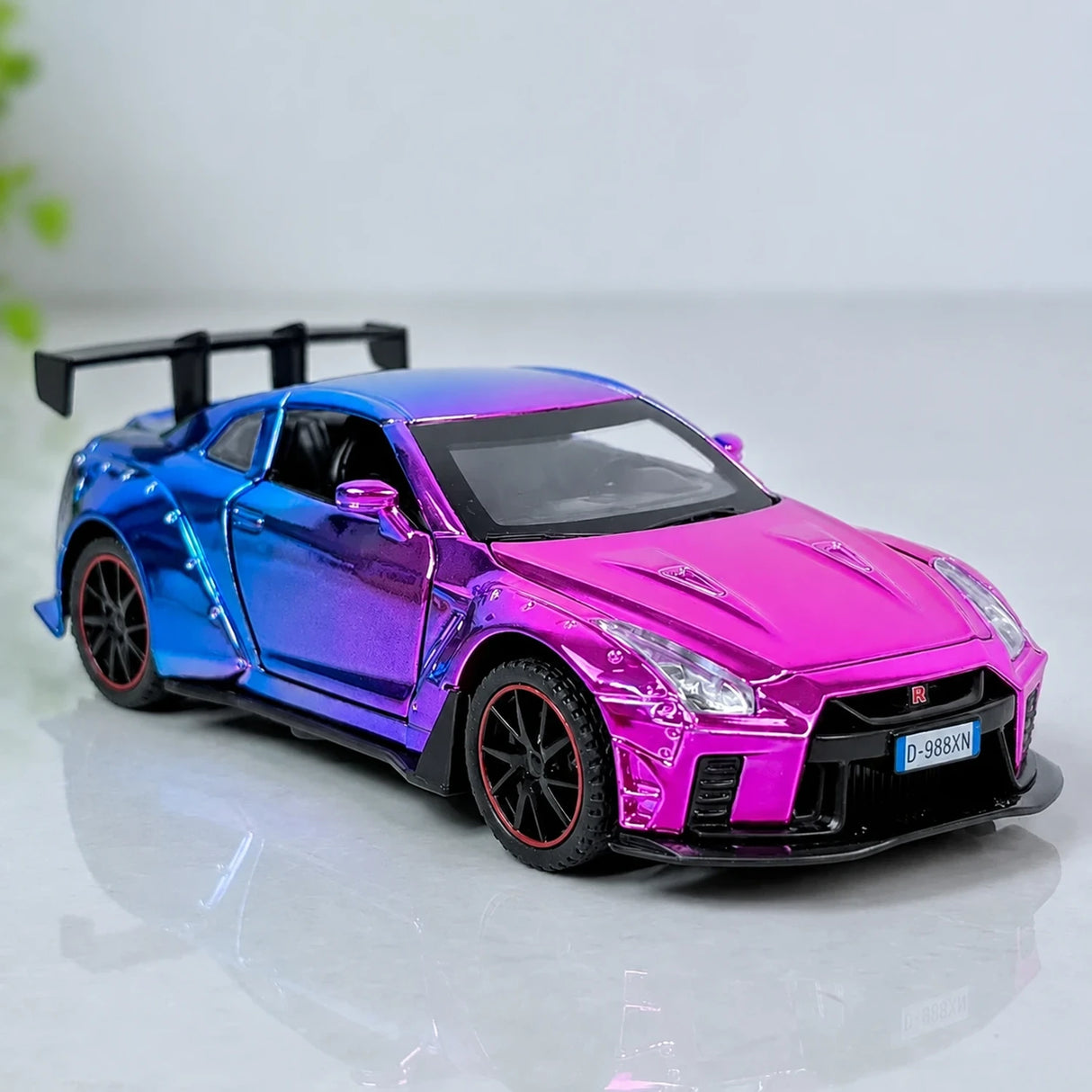 Nissan 2017 GT-R R35 Nismo Pink 1:32 – Druckguss-Display-Modell in Druckguss