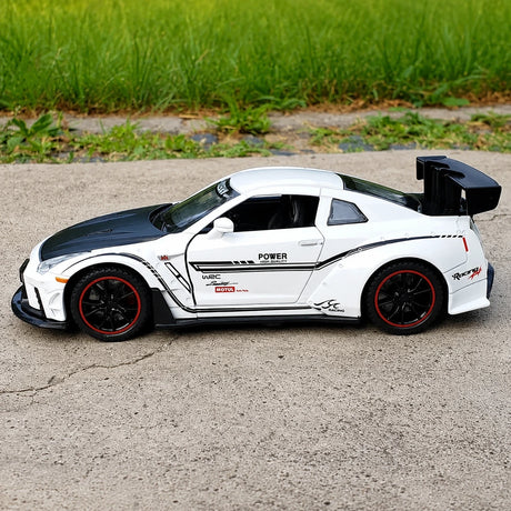 Nissan 2017 GT-R R35 Nismo Weiße 1:32 – Druckguss-Displaymodell in Druckguss