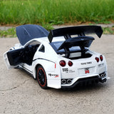 Nissan 2017 GT-R R35 Nismo vit 1:32 – pressgjuten visningsmodell