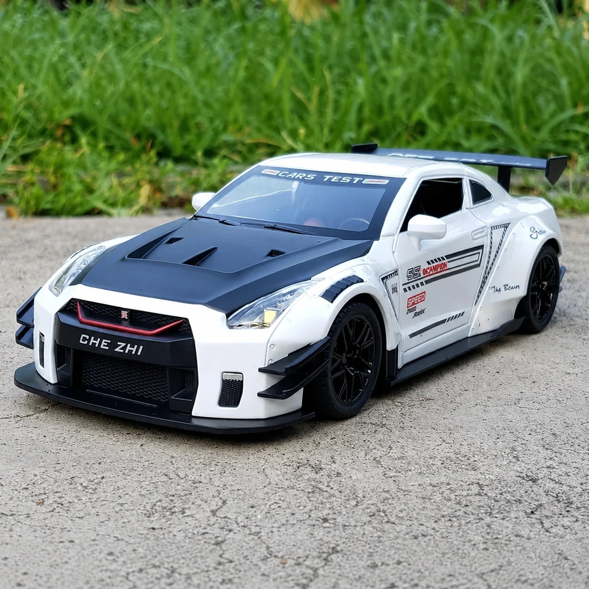 Nissan 2017 GT-R R35 wit 1:24 – diecast displaymodel