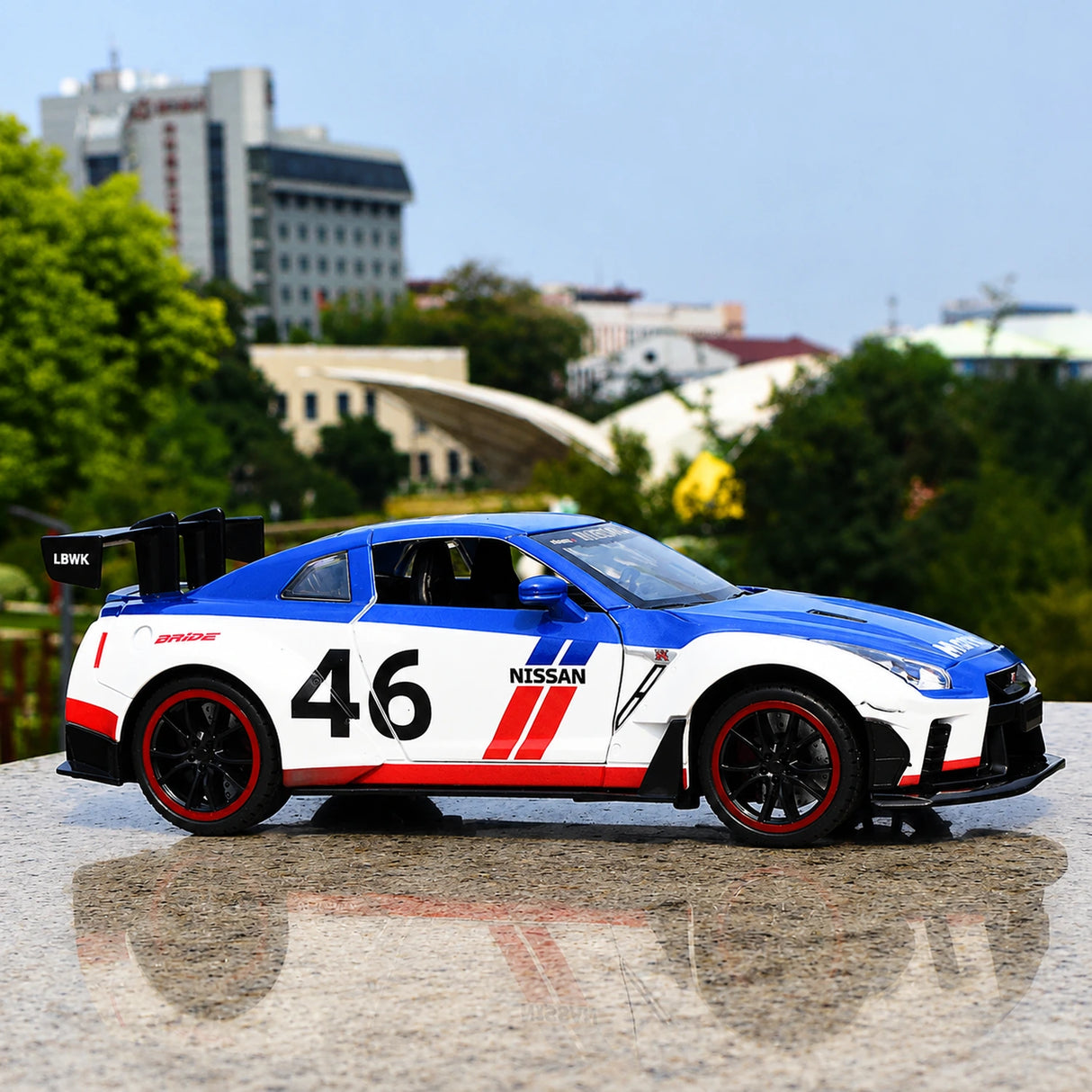 Nissan 2017 GT-R R35 Widebody blauw #46 1:24 diecast displaymodel - aanzicht 4