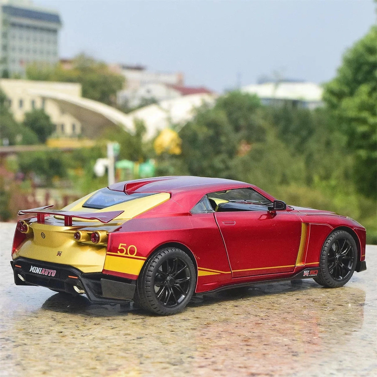 Nissan 2018 GT-R50 van Italdesign rood 1:24 – diecast displaymodel